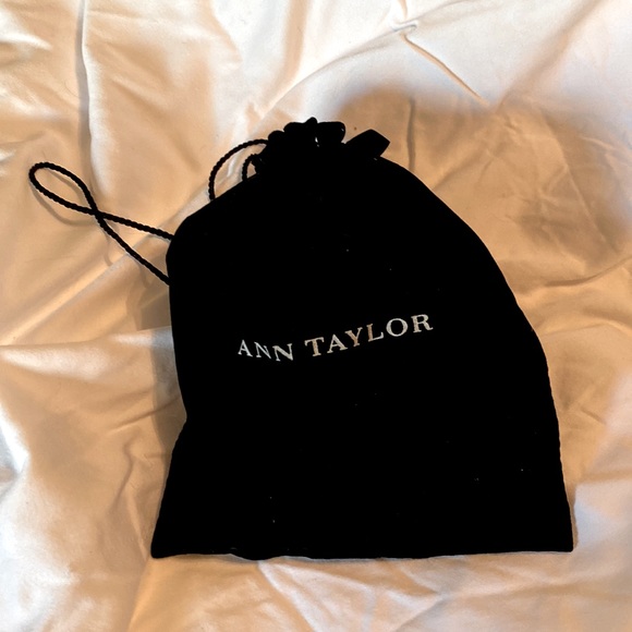 Ann Taylor Necklace w/ Matching Earrings - Picture 10 of 10